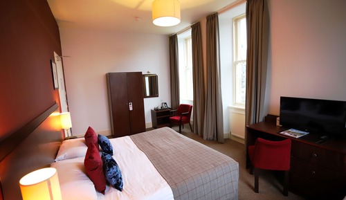 Classic Family Room for 4 with Mountain View