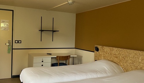 Room, Multiple Beds