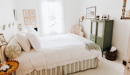 Room, 1 Queen Bed, Shared Bathroom, Garden View