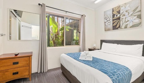 Self Contained Apartment with separated bedroom - 4 pax