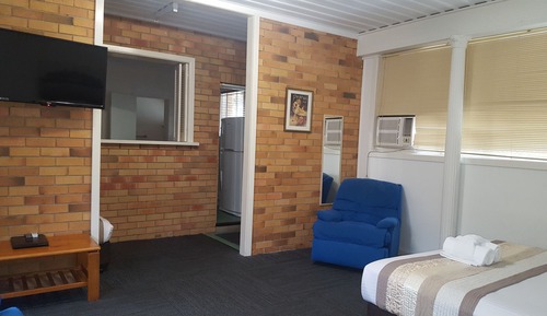 Self Contained Apartment with separated bedroom - 7 pax