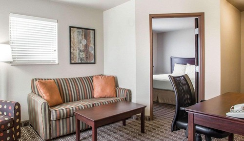 Suite, 1 Queen Bed with Sofa bed, Accessible, Non Smoking (Efficiency, Upgrade)