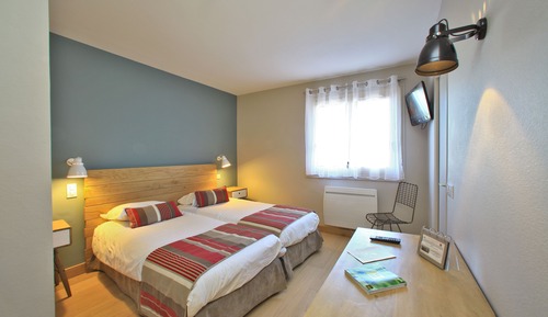 Twin Room with Bath Breakfast Excluded