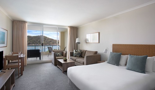 Deluxe Studio Suite, Pool View