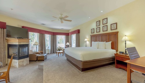 Suite, 1 King Bed, Refrigerator & Microwave, River View (Dining Table;Oversized Room)