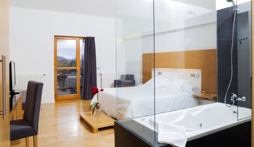 Superior Room, Jetted Tub