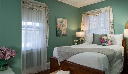 Walker Mini-Suite, Main Inn