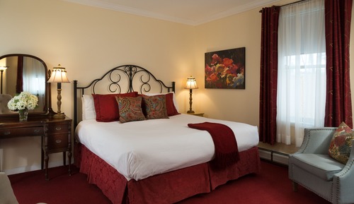 Dexter Room, Carriage House