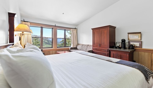 Deluxe Lodge Room, 1 King Bed, Valley View (Not Pet Friendly)