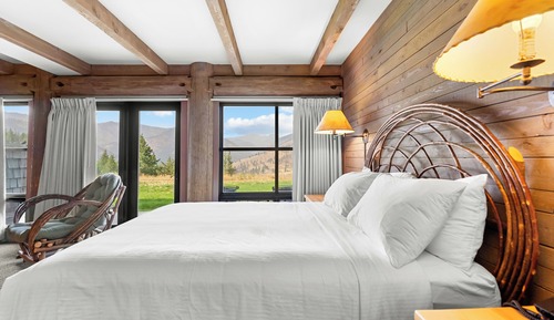 Mt. Gardner Suite, 1 Queen Bed (Not Pet Friendly)