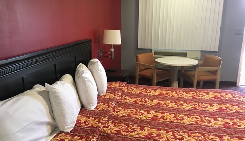 Room, 1 King Bed, Smoking