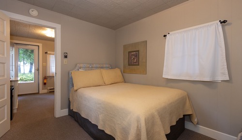 Basic Lakeview One Bedroom Cottage