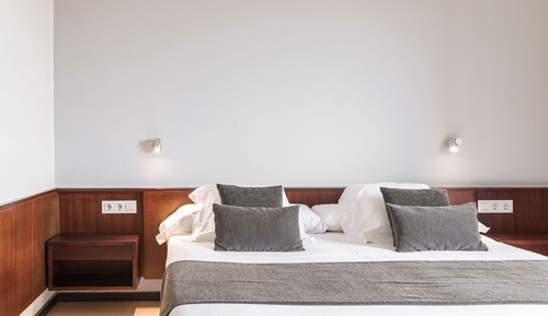 Superior Double or Twin Room (Empordá View)