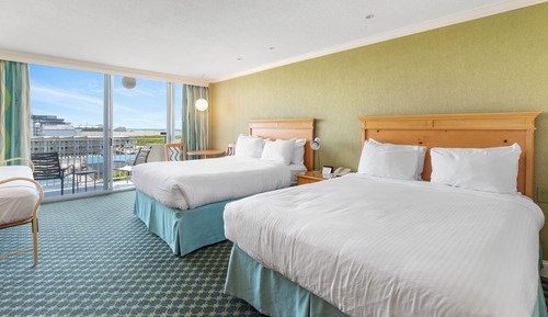 Deluxe Hotel Room with 2 Queen Beds and Day Bed