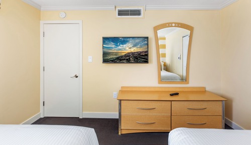 Deluxe Ocean Front Efficiency 4th Floor
