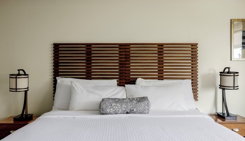 Park View, 1 King Bed, No Pets