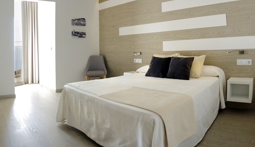 Premium Triple Room, Sea View (2 adults and 1 child)