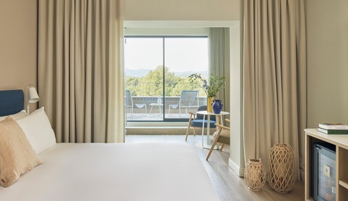 Room, Garden View (Always ME)