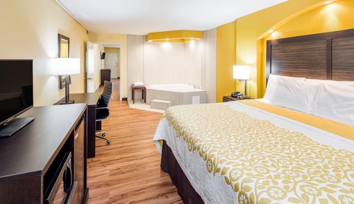 Suite, 1 King Bed, Non Smoking