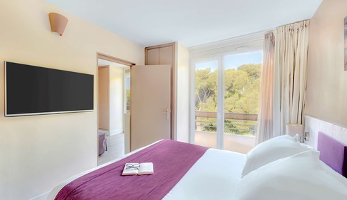 Junior Suite, 1 Queen Bed, Non Smoking, Balcony (with Sofabed)