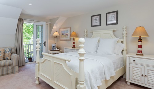 Deluxe Room, 1 King Bed, Refrigerator & Microwave, River View