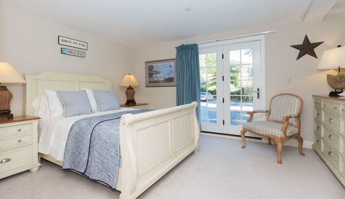 Deluxe Room, 1 Queen Bed, Refrigerator & Microwave