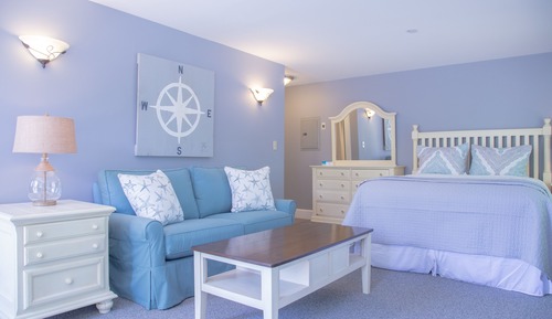 Deluxe Studio Suite, 1 Queen Bed, Refrigerator & Microwave, River View