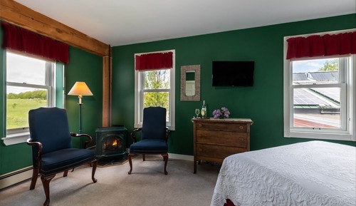 Deluxe Double Room, 1 Queen Bed, Jetted Tub, Private Bathroom