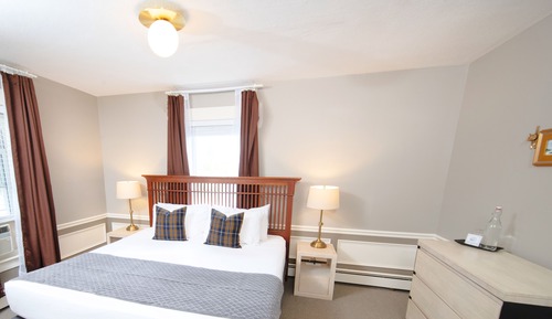 Deluxe Room, 1 King Bed, Ground Floor