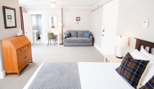 Room, 1 Queen Bed with Sofa bed (Room 21: Pet Friendly)