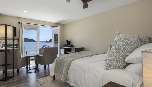 Deluxe Room, 1 King Bed, Fireplace, Oceanfront