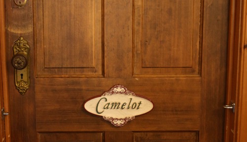 Camelot Room (1st Floor Cushman-Colson House) Not Pet Friendly