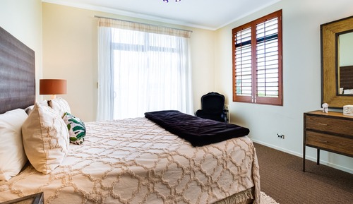 Lake Villa - 4 Bedrooms