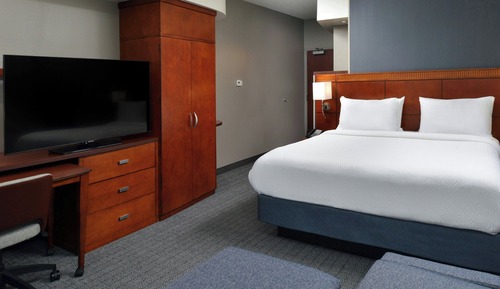 Room, 1 King Bed, Hearing Accessible (Accessible Bathtub)