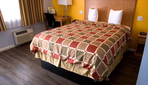 Standard Room, 1 Queen Bed