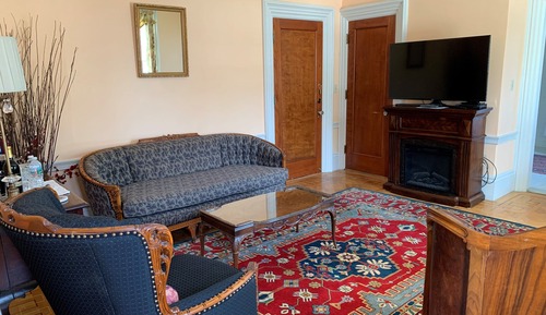 Room (Dorothy Brown, 2nd Floor)