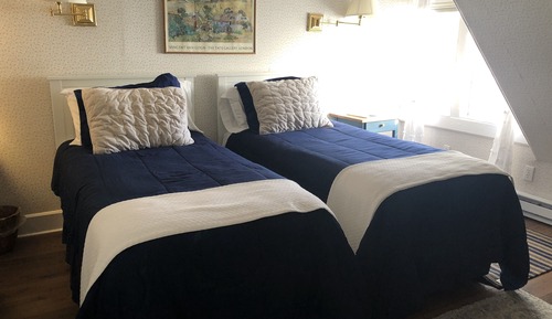 Basic Room, 1 King Bed, Private Bathroom (Country Cottage Room)