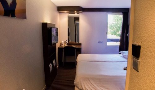 Standard Room, 2 Twin Beds, City View