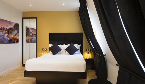 Room (Adjoining)