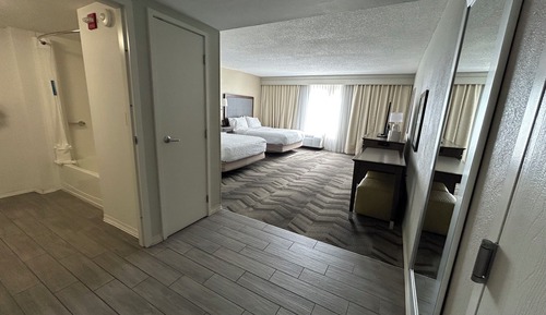 Room, 2 Queen Beds, Accessible, Bathtub