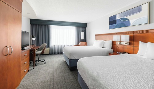 Room, 2 Queen Beds (Mobility/Hearing Access, Roll-in Shwr)