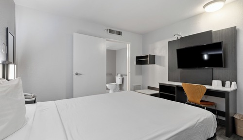 Standard Room, 1 Queen Bed, Non Smoking
