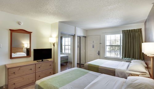 2 Full Beds | Smoking