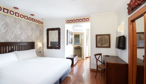 Family Room, City View