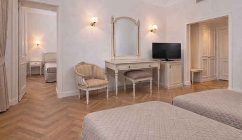 Family Suite (Quadruple)
