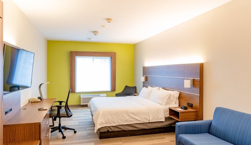 Suite, 1 King Bed, Accessible (Communication, Transfer Shower)