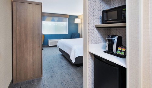 Standard Room, 1 King Bed, Accessible (Roll-In Shower)