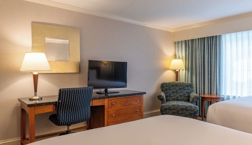 2 Queen Beds Premium