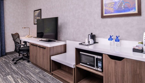 Room, 1 King Bed, Balcony, River View