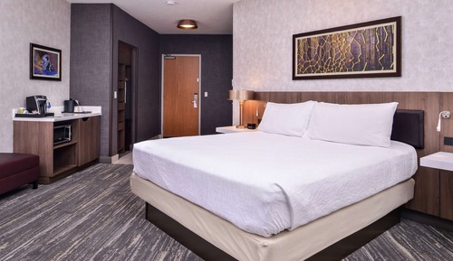 Deluxe Room, 1 King Bed, Balcony, River View